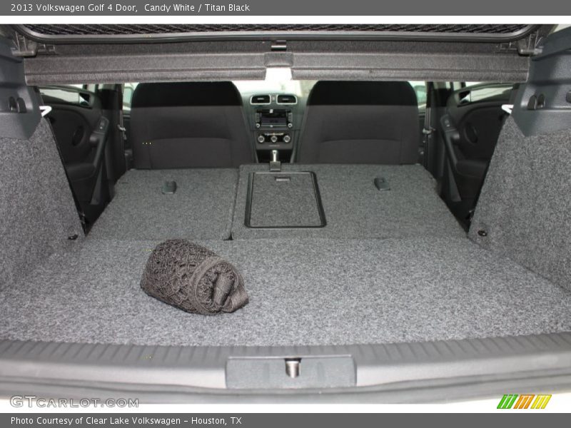 Candy White / Titan Black 2013 Volkswagen Golf 4 Door