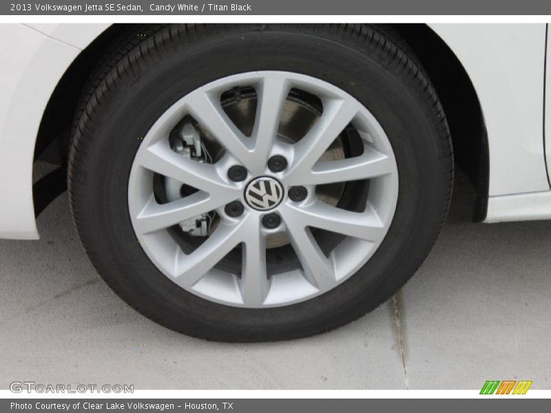 Candy White / Titan Black 2013 Volkswagen Jetta SE Sedan