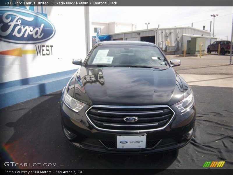 Tuxedo Black Metallic / Charcoal Black 2013 Ford Taurus Limited