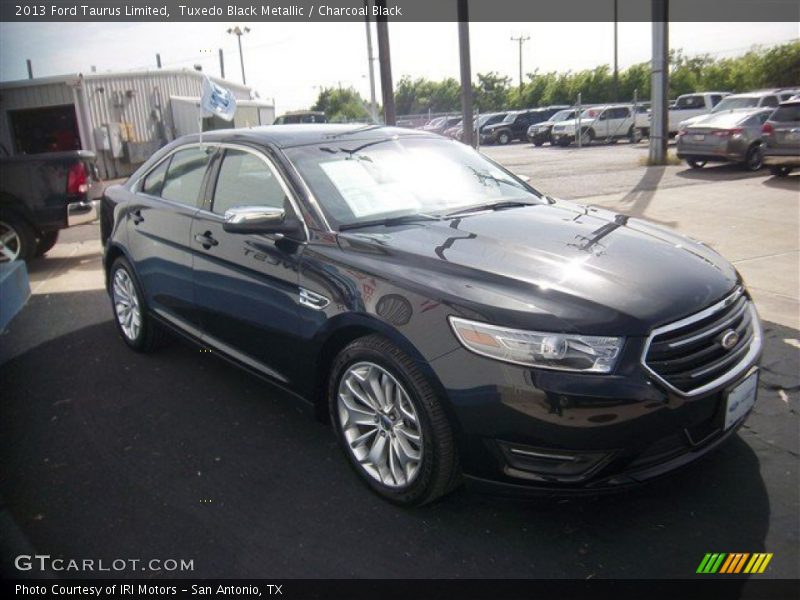 Tuxedo Black Metallic / Charcoal Black 2013 Ford Taurus Limited