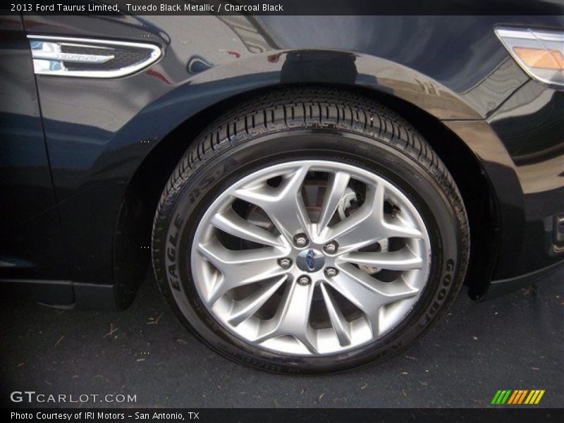 Tuxedo Black Metallic / Charcoal Black 2013 Ford Taurus Limited