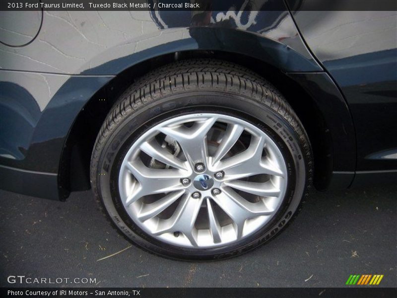 Tuxedo Black Metallic / Charcoal Black 2013 Ford Taurus Limited