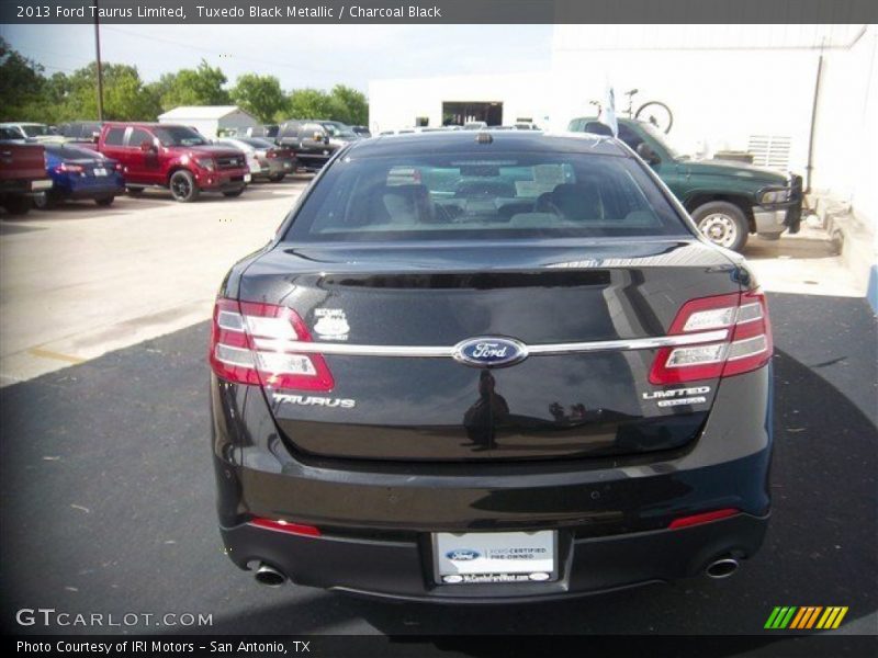 Tuxedo Black Metallic / Charcoal Black 2013 Ford Taurus Limited