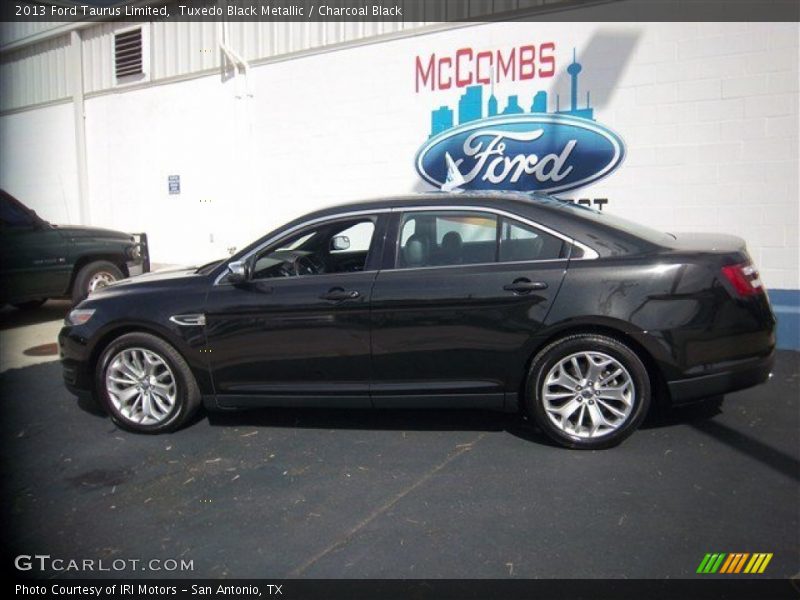Tuxedo Black Metallic / Charcoal Black 2013 Ford Taurus Limited