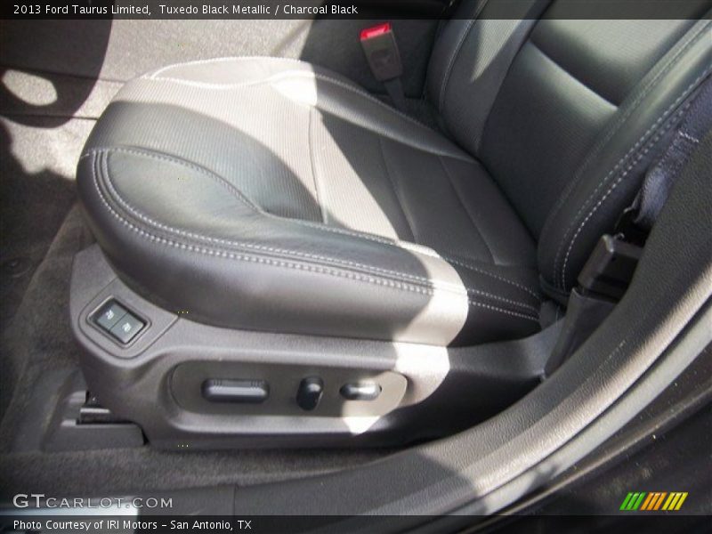 Tuxedo Black Metallic / Charcoal Black 2013 Ford Taurus Limited
