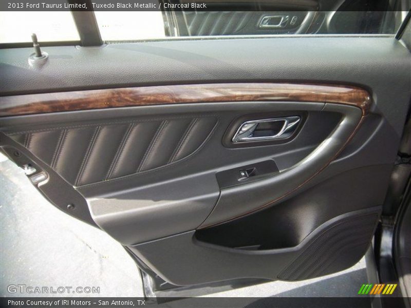Tuxedo Black Metallic / Charcoal Black 2013 Ford Taurus Limited