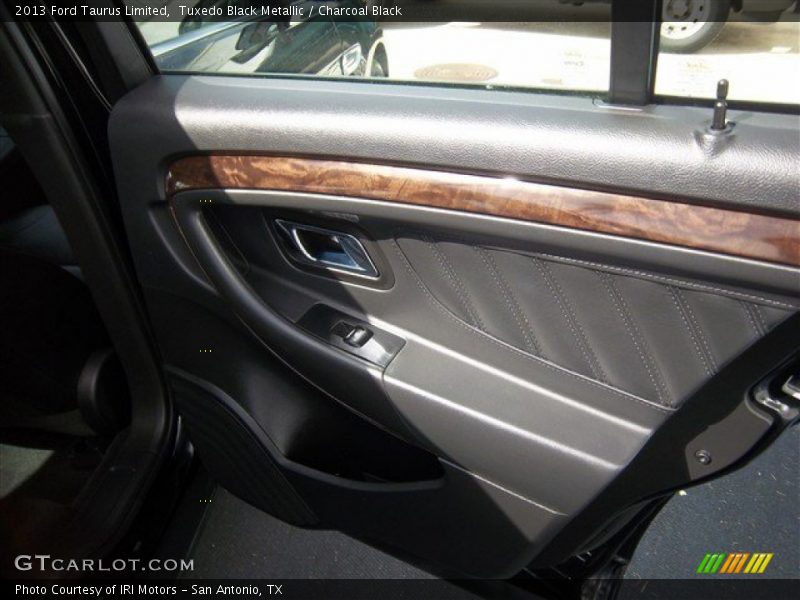 Tuxedo Black Metallic / Charcoal Black 2013 Ford Taurus Limited