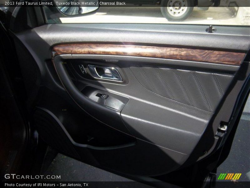Tuxedo Black Metallic / Charcoal Black 2013 Ford Taurus Limited