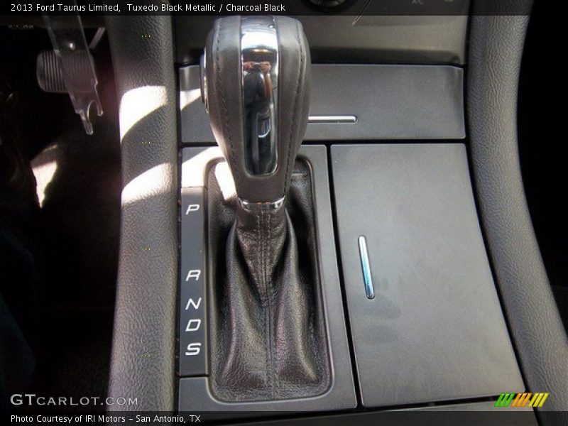 Tuxedo Black Metallic / Charcoal Black 2013 Ford Taurus Limited