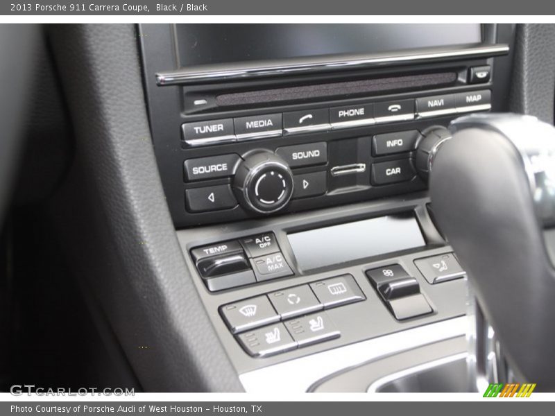 Controls of 2013 911 Carrera Coupe