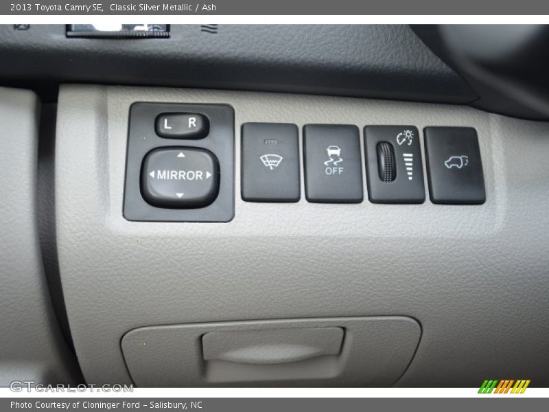 Classic Silver Metallic / Ash 2013 Toyota Camry SE