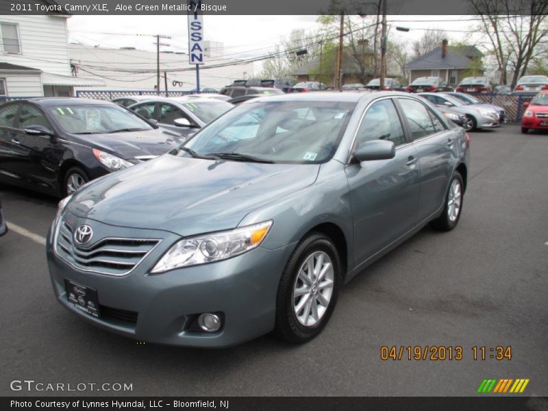 Aloe Green Metallic / Bisque 2011 Toyota Camry XLE