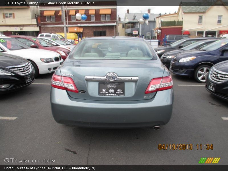 Aloe Green Metallic / Bisque 2011 Toyota Camry XLE