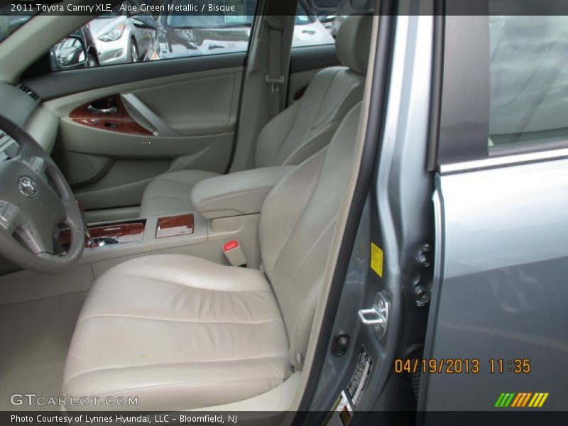 Aloe Green Metallic / Bisque 2011 Toyota Camry XLE
