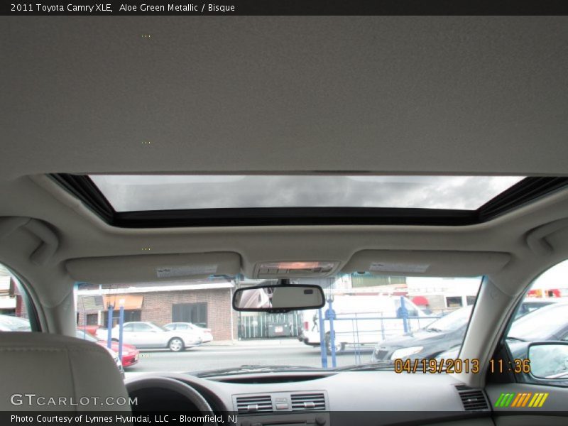 Aloe Green Metallic / Bisque 2011 Toyota Camry XLE