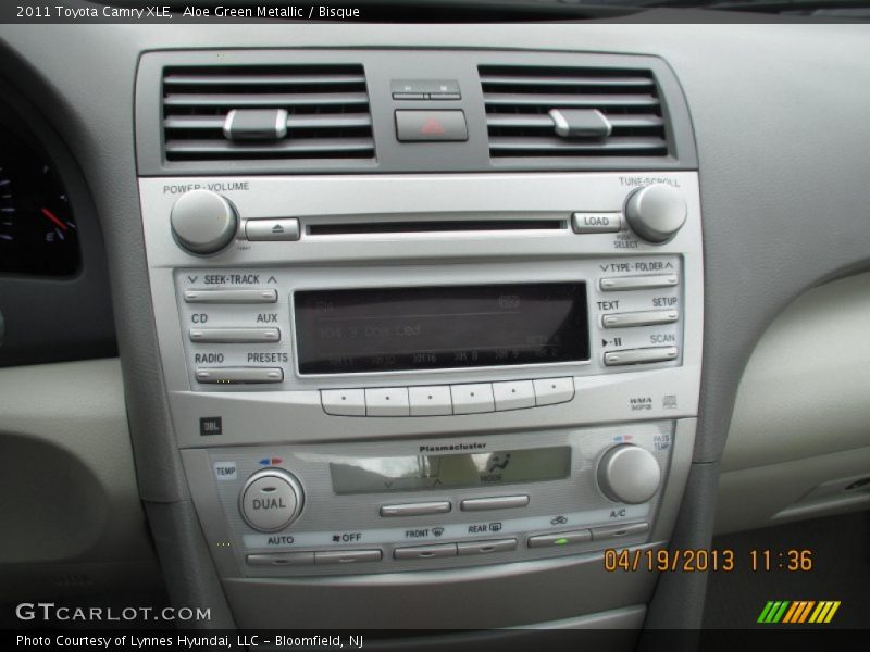 Aloe Green Metallic / Bisque 2011 Toyota Camry XLE