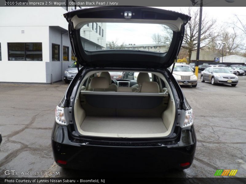 Obsidian Black Pearl / Ivory 2010 Subaru Impreza 2.5i Wagon