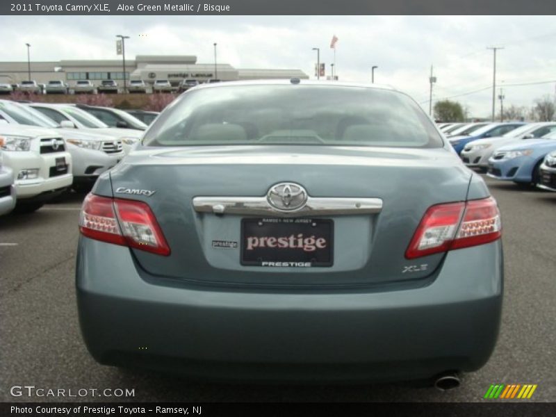 Aloe Green Metallic / Bisque 2011 Toyota Camry XLE