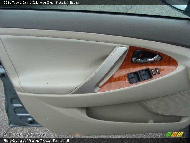 Aloe Green Metallic / Bisque 2011 Toyota Camry XLE