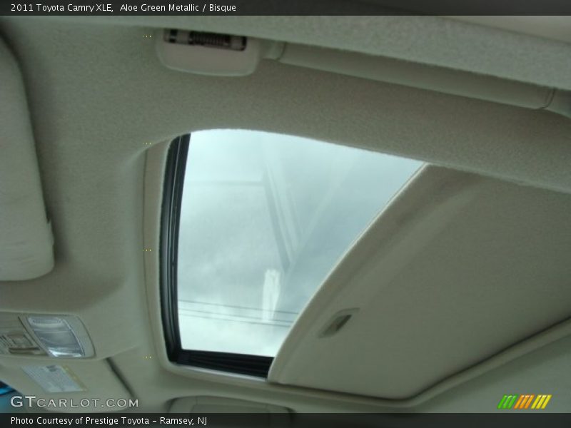 Aloe Green Metallic / Bisque 2011 Toyota Camry XLE