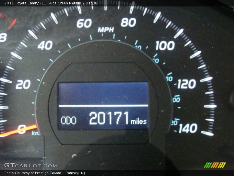 Aloe Green Metallic / Bisque 2011 Toyota Camry XLE