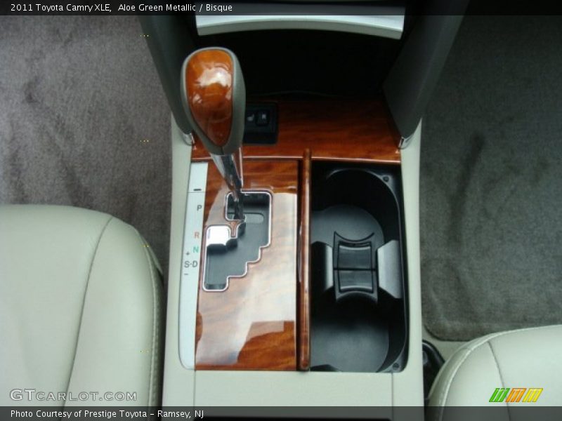 Aloe Green Metallic / Bisque 2011 Toyota Camry XLE