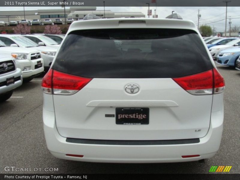 Super White / Bisque 2011 Toyota Sienna LE