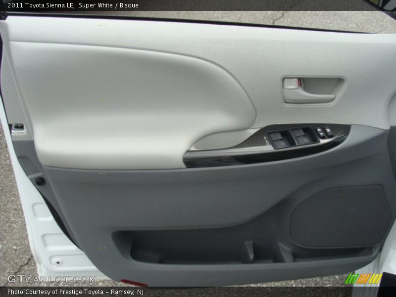 Super White / Bisque 2011 Toyota Sienna LE