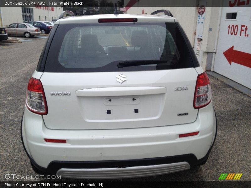 Pearl White / Black 2007 Suzuki SX4 AWD