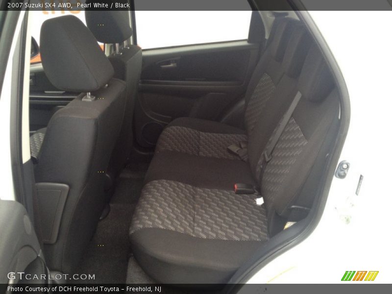 Pearl White / Black 2007 Suzuki SX4 AWD