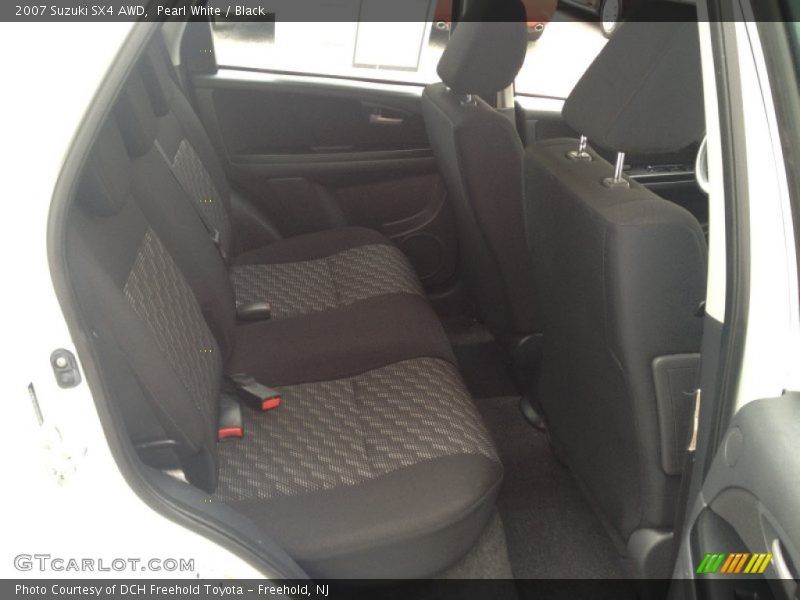 Pearl White / Black 2007 Suzuki SX4 AWD