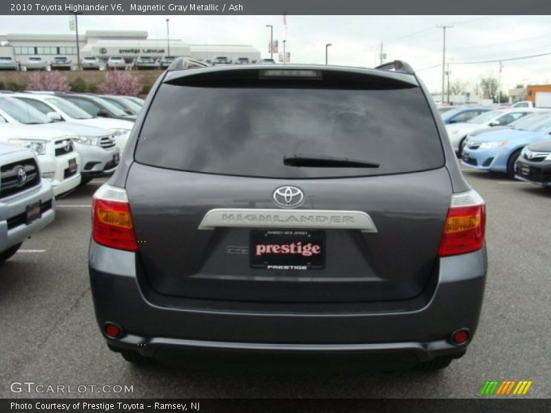 Magnetic Gray Metallic / Ash 2010 Toyota Highlander V6