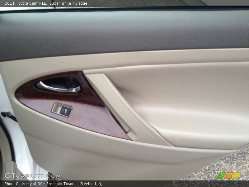 Super White / Bisque 2011 Toyota Camry LE