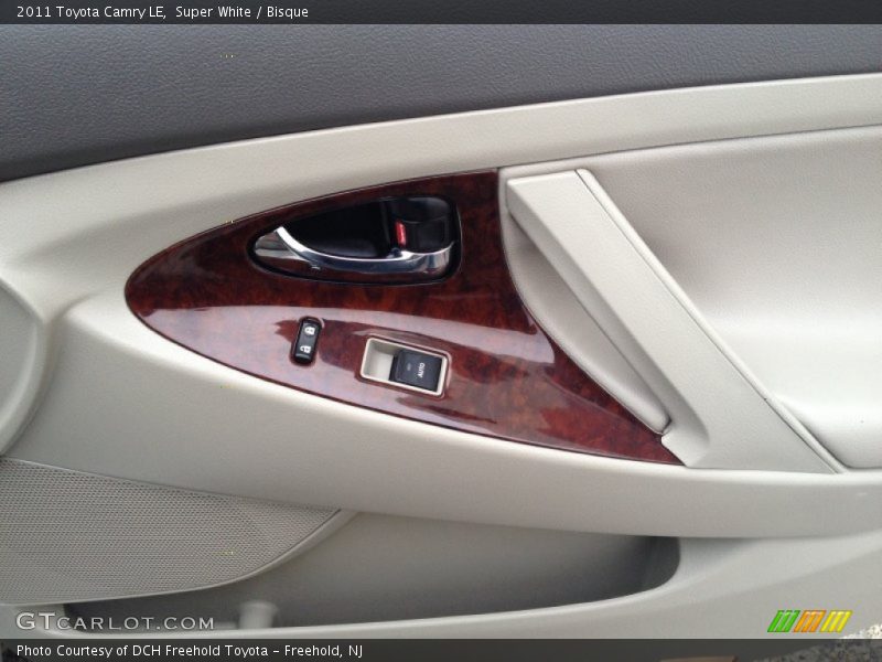 Super White / Bisque 2011 Toyota Camry LE