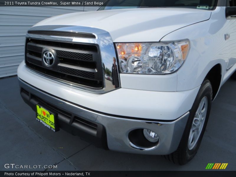 Super White / Sand Beige 2011 Toyota Tundra CrewMax