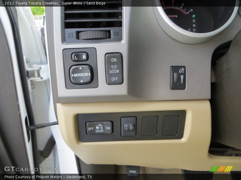 Super White / Sand Beige 2011 Toyota Tundra CrewMax