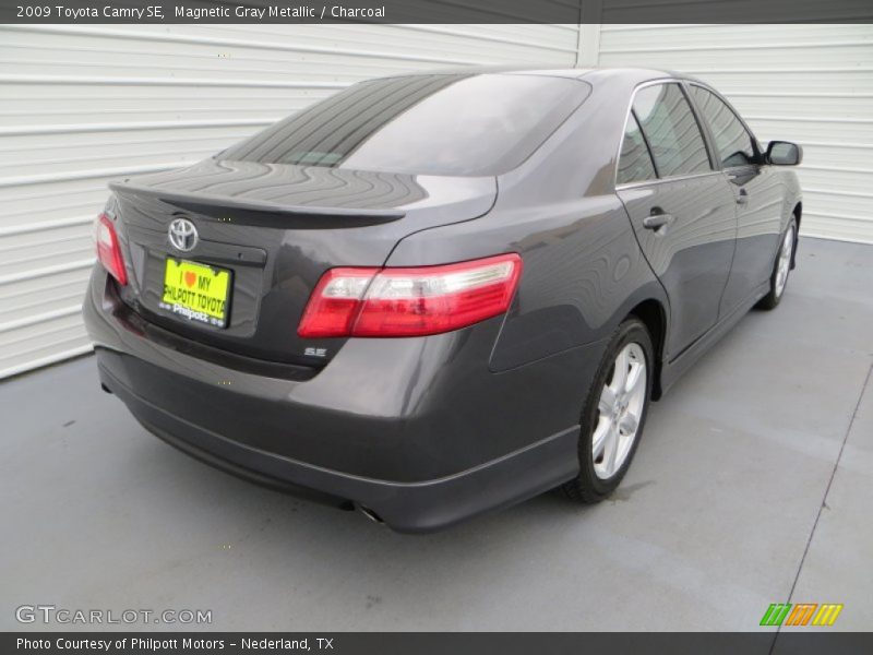 Magnetic Gray Metallic / Charcoal 2009 Toyota Camry SE