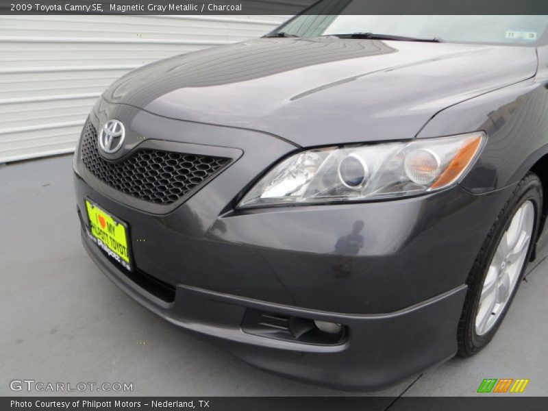 Magnetic Gray Metallic / Charcoal 2009 Toyota Camry SE