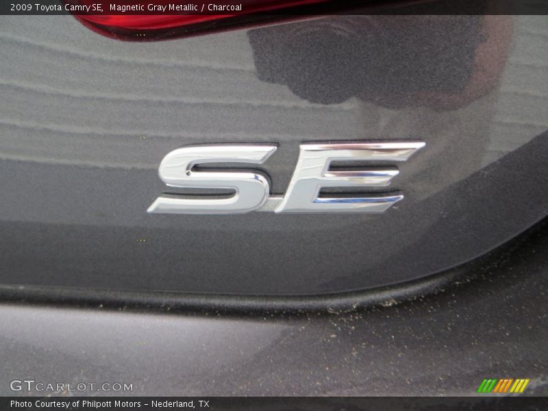 Magnetic Gray Metallic / Charcoal 2009 Toyota Camry SE