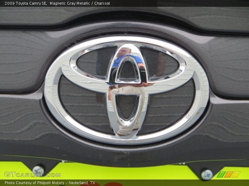 Magnetic Gray Metallic / Charcoal 2009 Toyota Camry SE