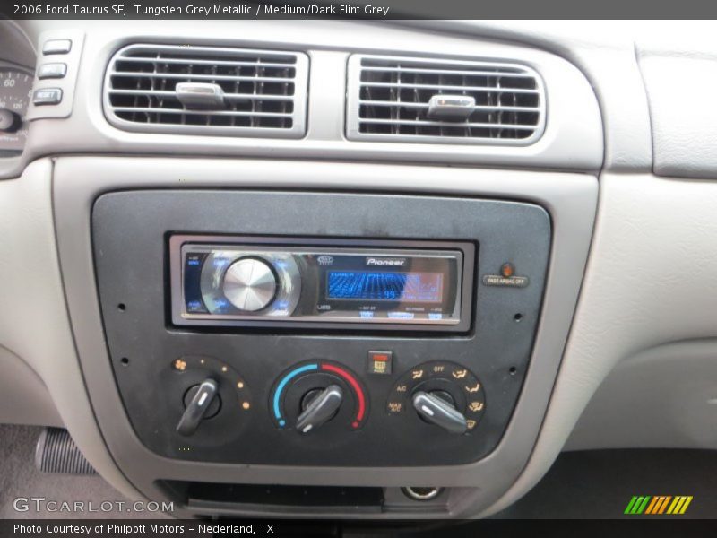 Tungsten Grey Metallic / Medium/Dark Flint Grey 2006 Ford Taurus SE