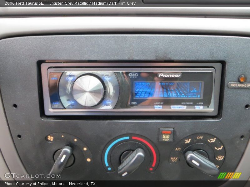 Tungsten Grey Metallic / Medium/Dark Flint Grey 2006 Ford Taurus SE