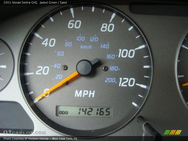 Jaded Green / Sand 2001 Nissan Sentra GXE