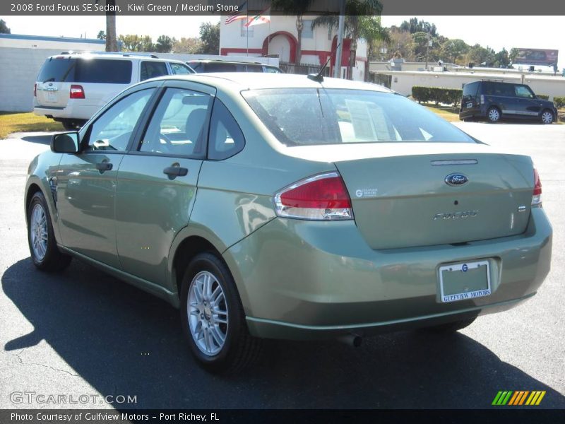 Kiwi Green / Medium Stone 2008 Ford Focus SE Sedan