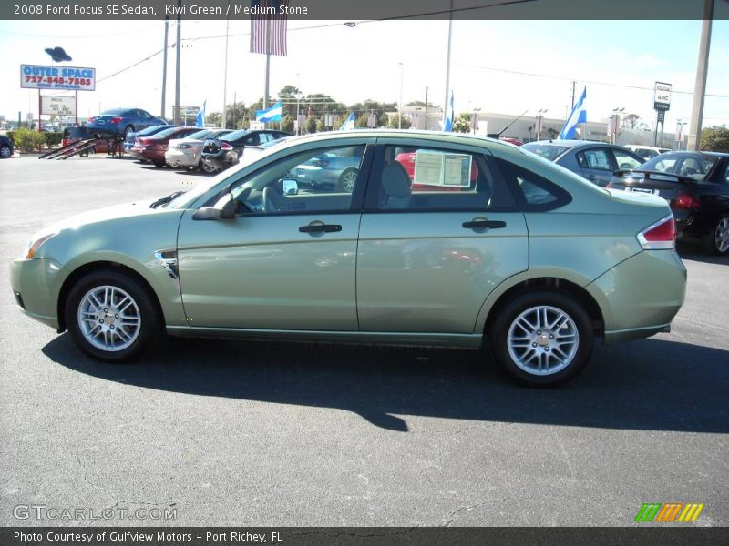 Kiwi Green / Medium Stone 2008 Ford Focus SE Sedan