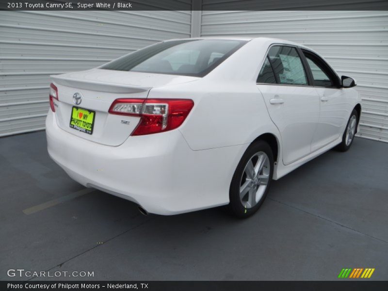 Super White / Black 2013 Toyota Camry SE