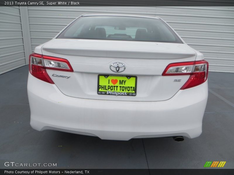 Super White / Black 2013 Toyota Camry SE