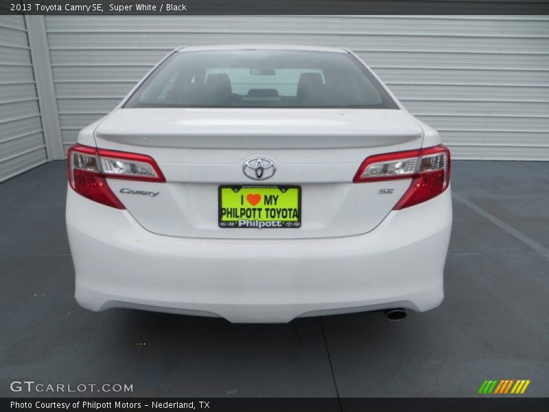 Super White / Black 2013 Toyota Camry SE