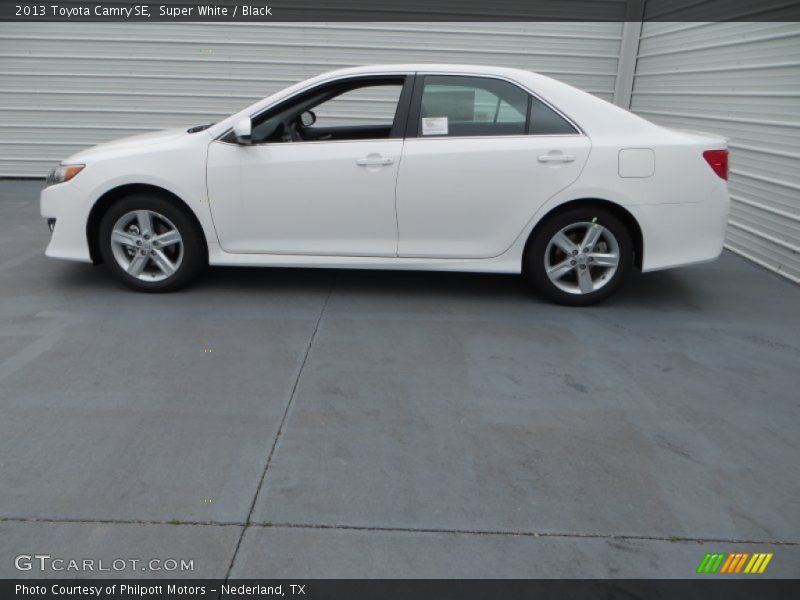 Super White / Black 2013 Toyota Camry SE