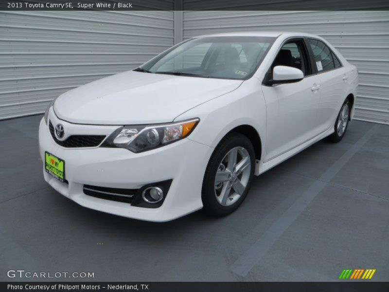 Super White / Black 2013 Toyota Camry SE